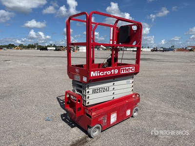 2018 MEC MICRO 19 Electric Scissor Lift