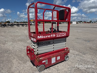 2018 MEC MICRO 19 Electric Scissor Lift