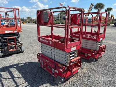 2017 MEC Micro19 Electric Scissor Lift