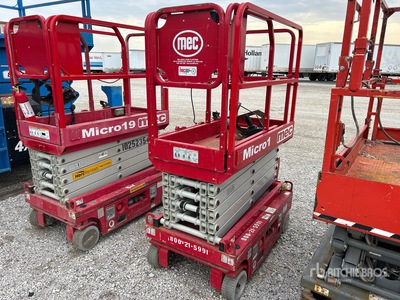 2018 MEC Micro 19 Electric Scissor Lift