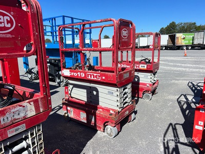 2018 MEC Micro 19 Electric Scissor Lift