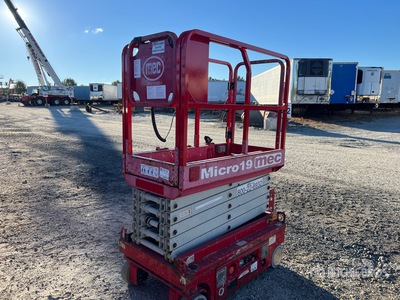2018 MEC Micro 19 Electric Scissor Lift