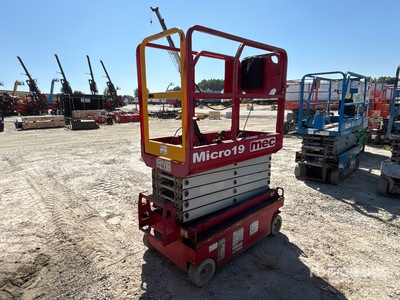2018 MEC Micro 19 Electric Scissor Lift