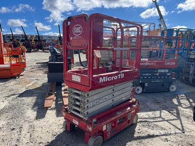 2018 MEC Micro 19 Electric Scissor Lift