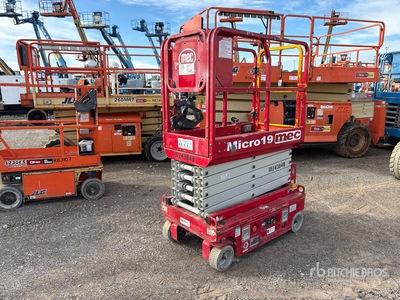 2018 MEC Micro 19 Electric Scissor Lift