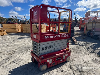 2018 MEC Micro 19 Electric Scissor Lift