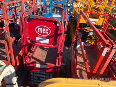 2018 MEC Micro 19 Electric Scissor Lift