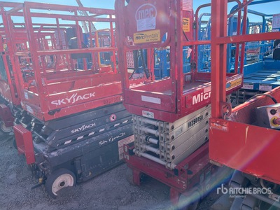 2018 MEC Micro 19 Electric Scissor Lift