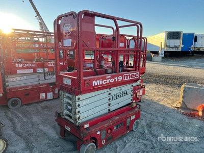 2018 MEC Micro 19 Scissor Lift