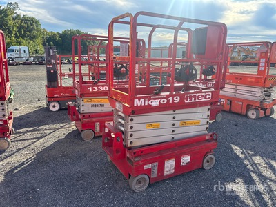 2018 MEC Micro 19 Electric Scissor Lift