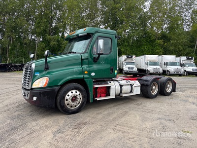2013 Freightliner Cascadia 125 6x4 Ciągnik siodłowy T/A z kabiną dzienną