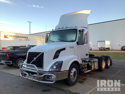 2017 Volvo VNL64T 6x4 Cabeza Tractora Cabina Corta