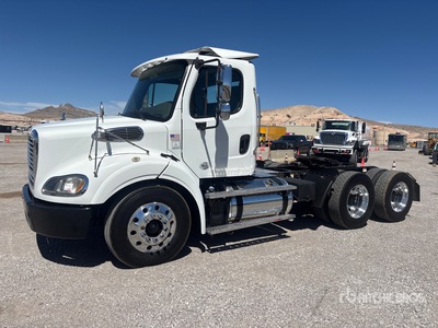 2015 Freightliner M2 Ciągnik siodłowy T/A z kabiną dzienną