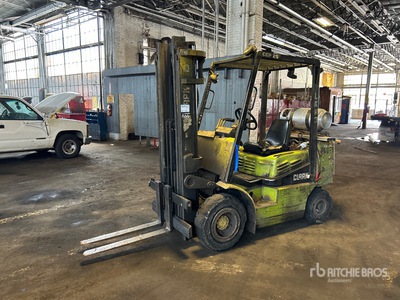 Clark CGP-25 5000 lb Montacargas
