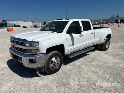 2015 Chevrolet Silverado 3500HD 4x4 Crew Cab بيك اب