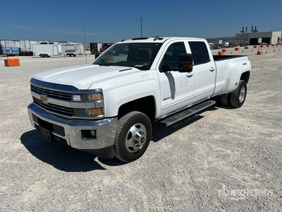 2015 Chevrolet Silverado 3500HD 4x4 Crew Cab Pickup