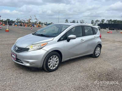 2015 Nissan Versa SV Automovil