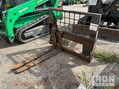 2015 Bobcat 46 in Skid Steer Forks