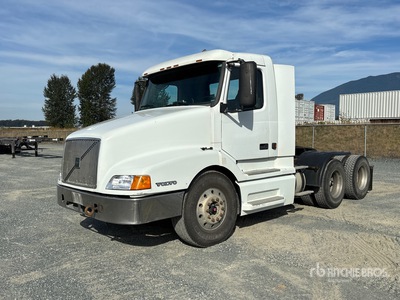 2001 Volvo VNL 6x4 Cabeza Tractora Cabina Corta