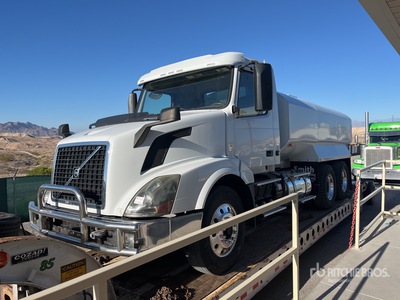 2017 Volvo VNL 6x4 شاحنة مياه