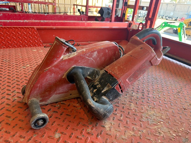 2000 Hilti DHC300 Electric Saw