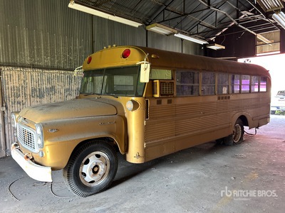 International Harvester B163 4x2 Bus