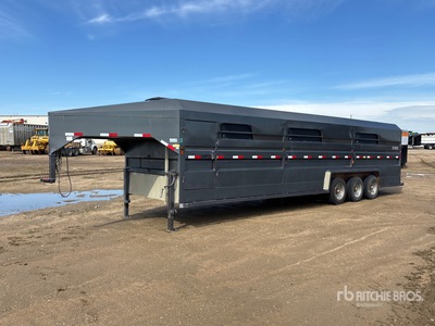 2023 Norbert 32 ft Tri/A Livestock Trailer