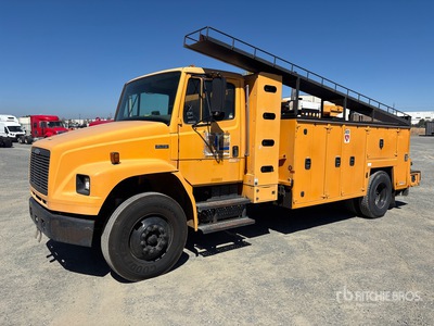 2005 Freightliner FL-70 4x2 Camion de servicios