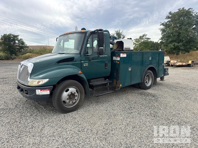 2006 International 4300 4x2 Camión Utilitario