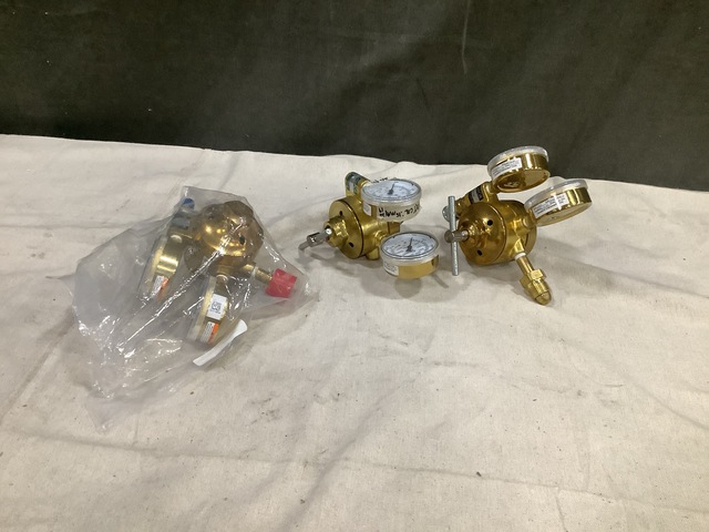(18) Linde 806-8401 Compressed Gas Pressure Regulators