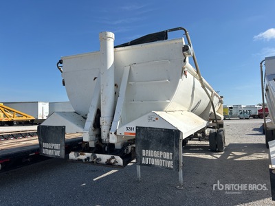 2016 Blacksmith 32 ft T/A Frameless Tipping Trailer