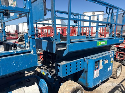 2013 Genie GS-3369RT 4x4 Dual Fuel Elevador de tijera