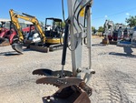 Hydraulics with Thumb Cylinder