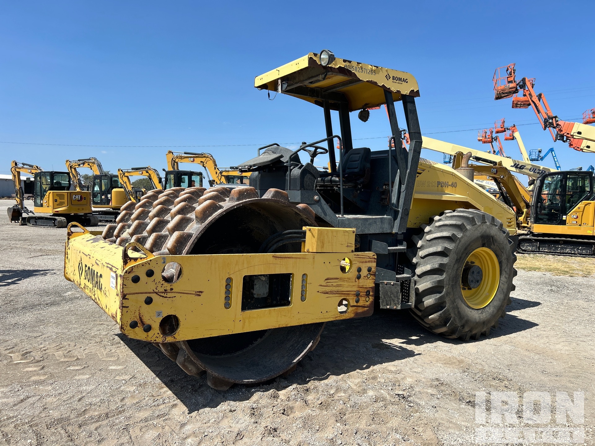2012 Bomag BW213PDH-40 Compactador Pata de Cabra