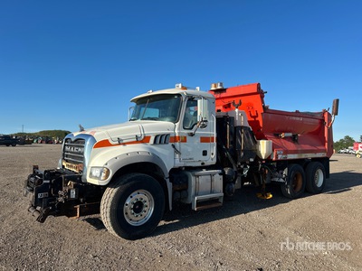 2013 Mack GU713 6x4 Pług śnieżny