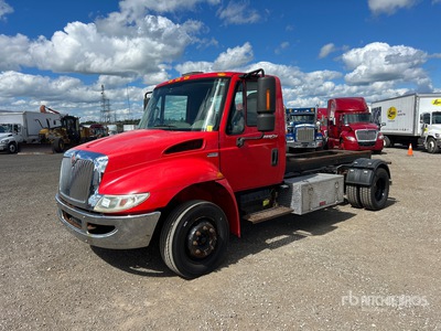 2013 International 4300 4x2 Camión rodante