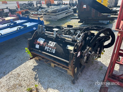 Cat PC210 67 in Schranklader levelaar