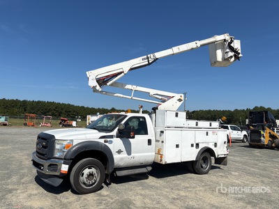 Versalift SST40EIH-01 40 ft on 2013 Ford F-550 XL 4x4 Piattaforma Autocarrata