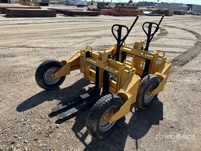 Quantity of (2) 1200 kg Rough Terrain Wózek paletowy
