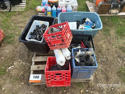 Quantity of Pipe Fittings & Windshield Washer Fluid Pièces diverses