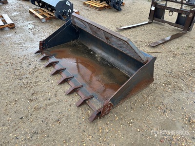 Kubota S6613 72 in Skid Steer Bucket