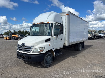 2008 Hino 185 4x2 4x2 Furgoneta caja cerrada