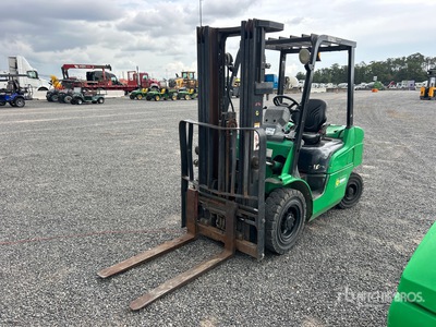 2013 Mitsubishi FD25N-D Pneumatic Tire Montacargas