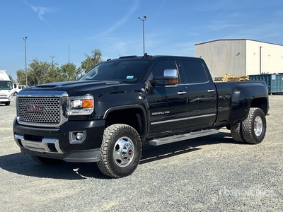 2017 GMC Sierra 3500HD Denali 4x4 Crew Cab Ute