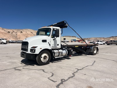 2022 Mack MD642 4x2 ロールオフトラック