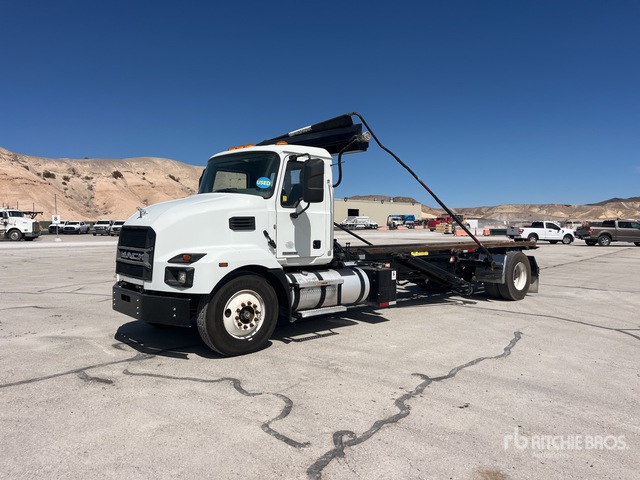 2022 Mack MD642 4x2 Roll-Off Truck