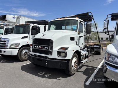 2022 Mack MD642 4x2 Roll-Off Truck