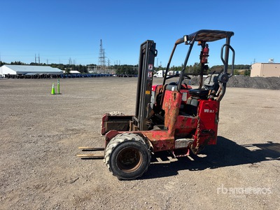 2014 Moffett M8 55.3-10 5500 lb 3x3 Chariot élévateur sur camion