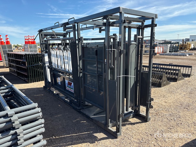 2026 RanchMaster CC002 Magnum Ranch Squeeze Chute (Unused)