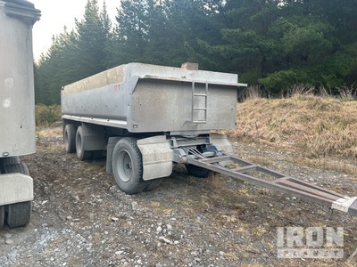 1976 Roadrunner Super Dog End Dump Trailer